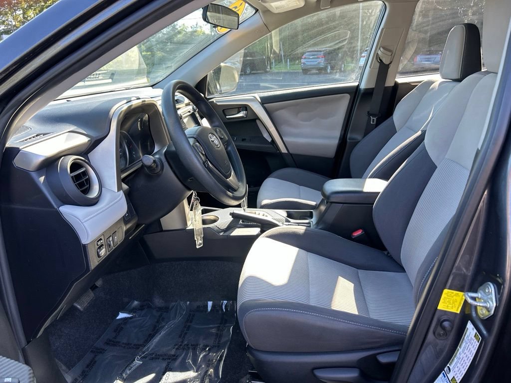 Used 2015 Toyota RAV4 XLE AWD/4WD image 9