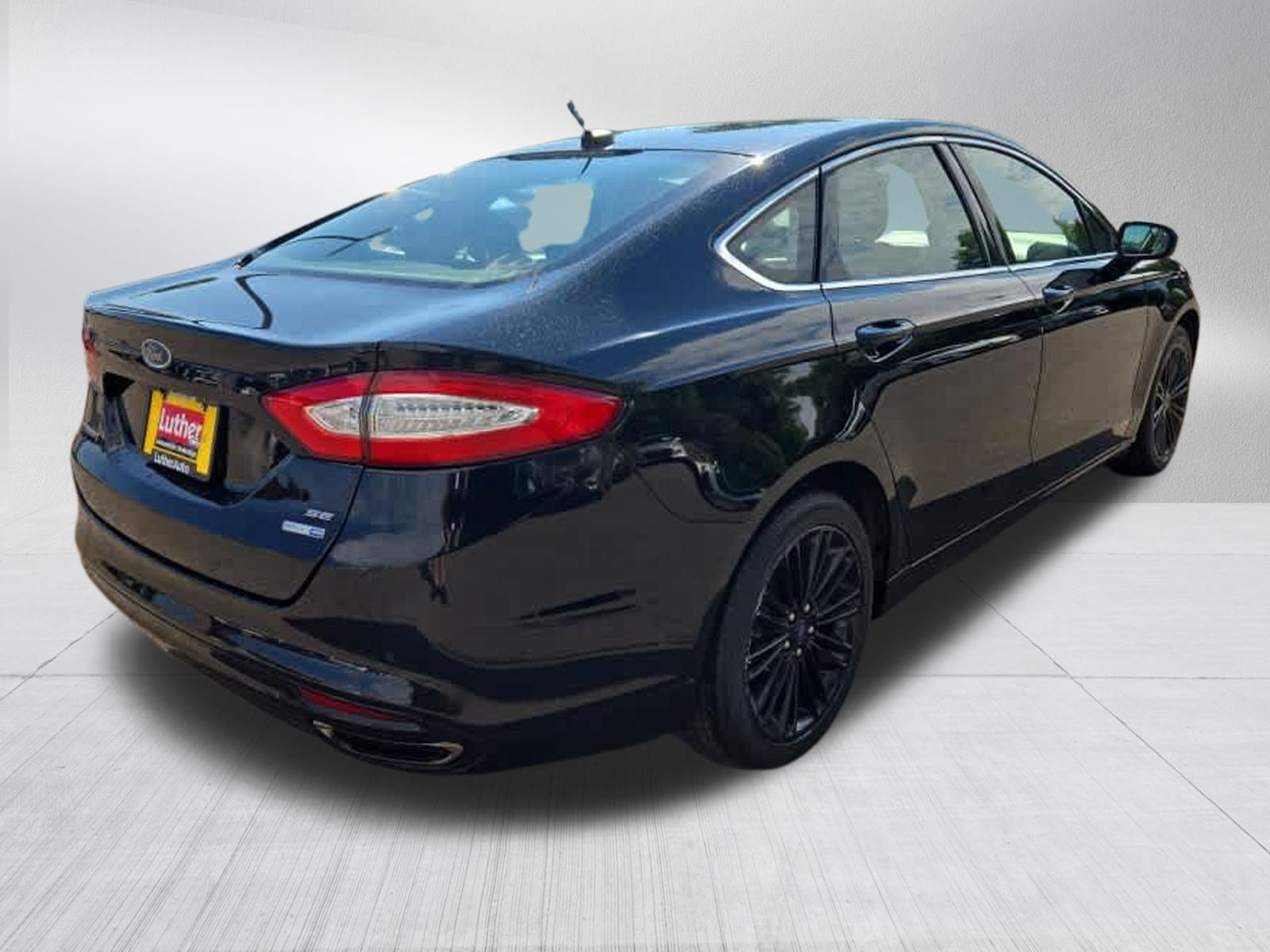 Used 2016 Ford Fusion SE w/ Equipment Group 202A AWD/4WD image 3