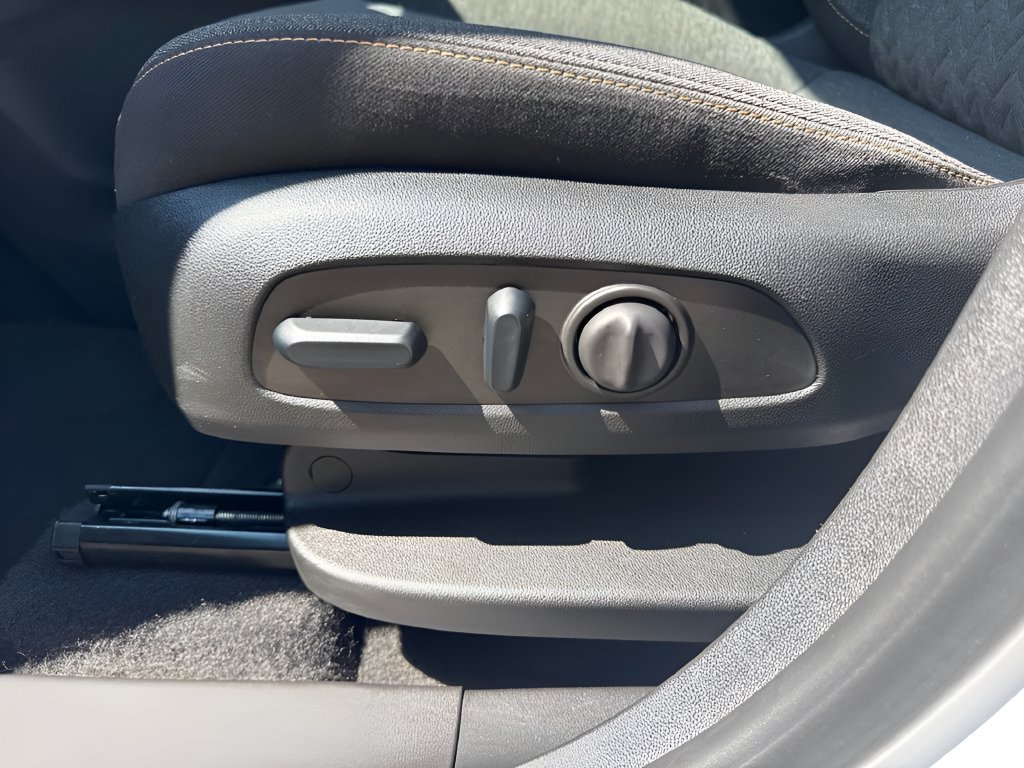 Used 2024 Chevrolet Equinox LT AWD/4WD image 11