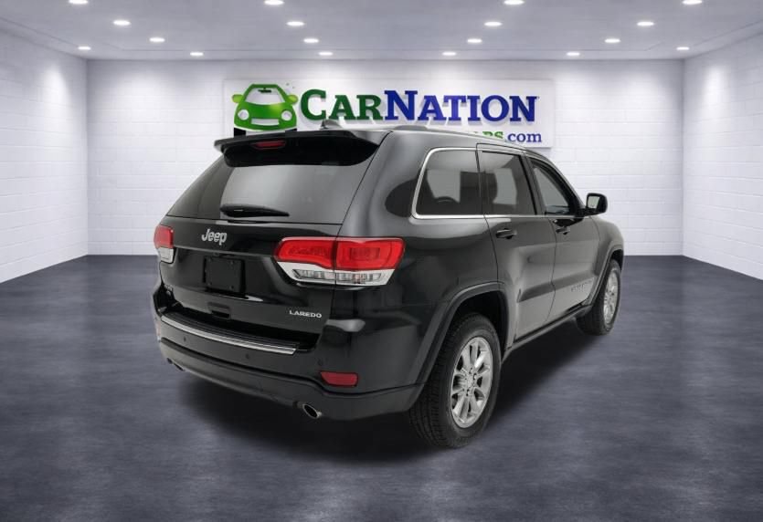 Used 2018 Jeep Grand Cherokee Laredo AWD/4WD image 4