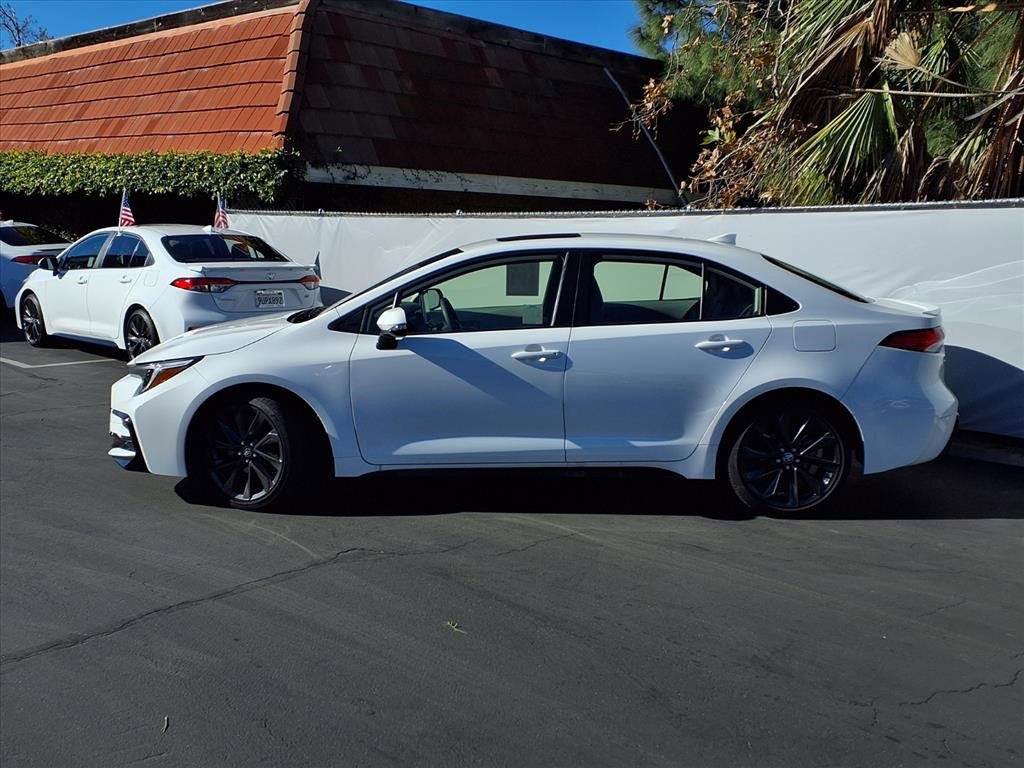 Certified 2025 Toyota Corolla SE image 3