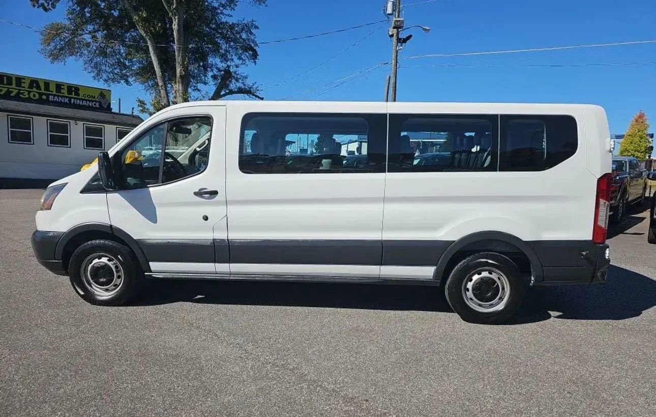 Used 2017 Ford Transit 350 XL image 4