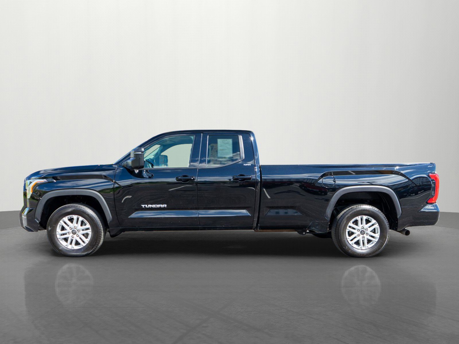 Used 2023 Toyota Tundra SR5 w/ SR5 Premium Package AWD/4WD image 4