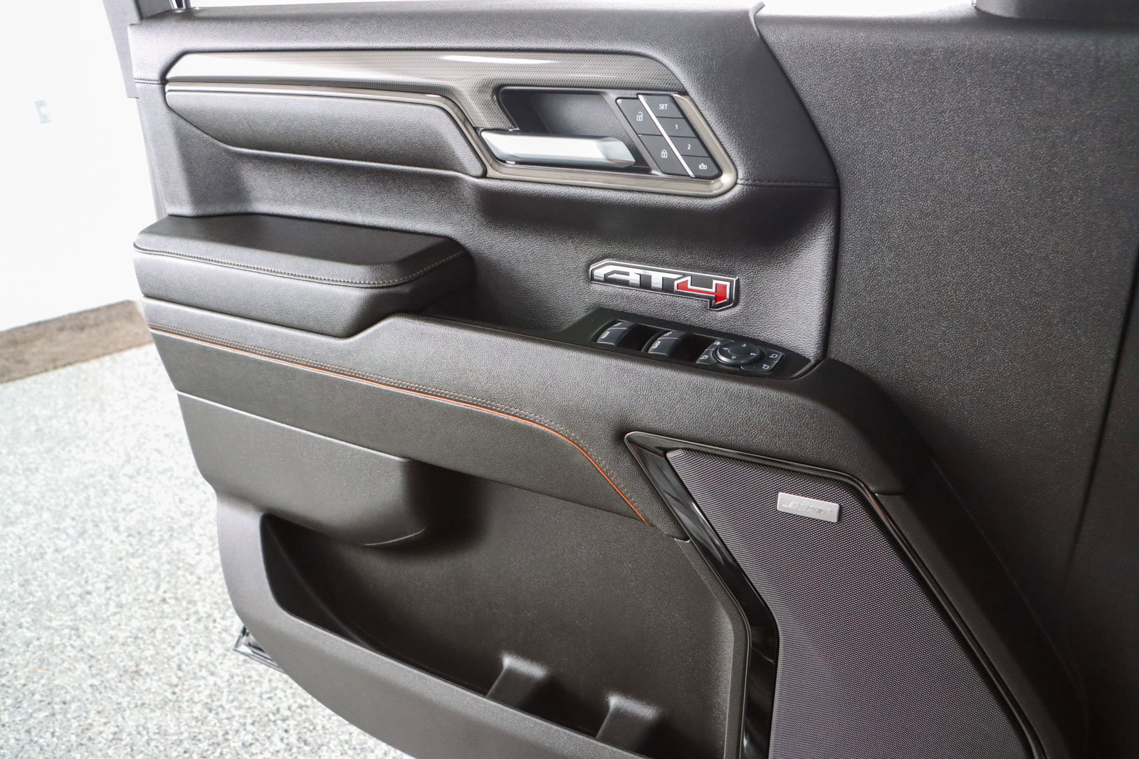 Used 2024 GMC Sierra 1500 AT4 w/ Technology Package AWD/4WD image 27