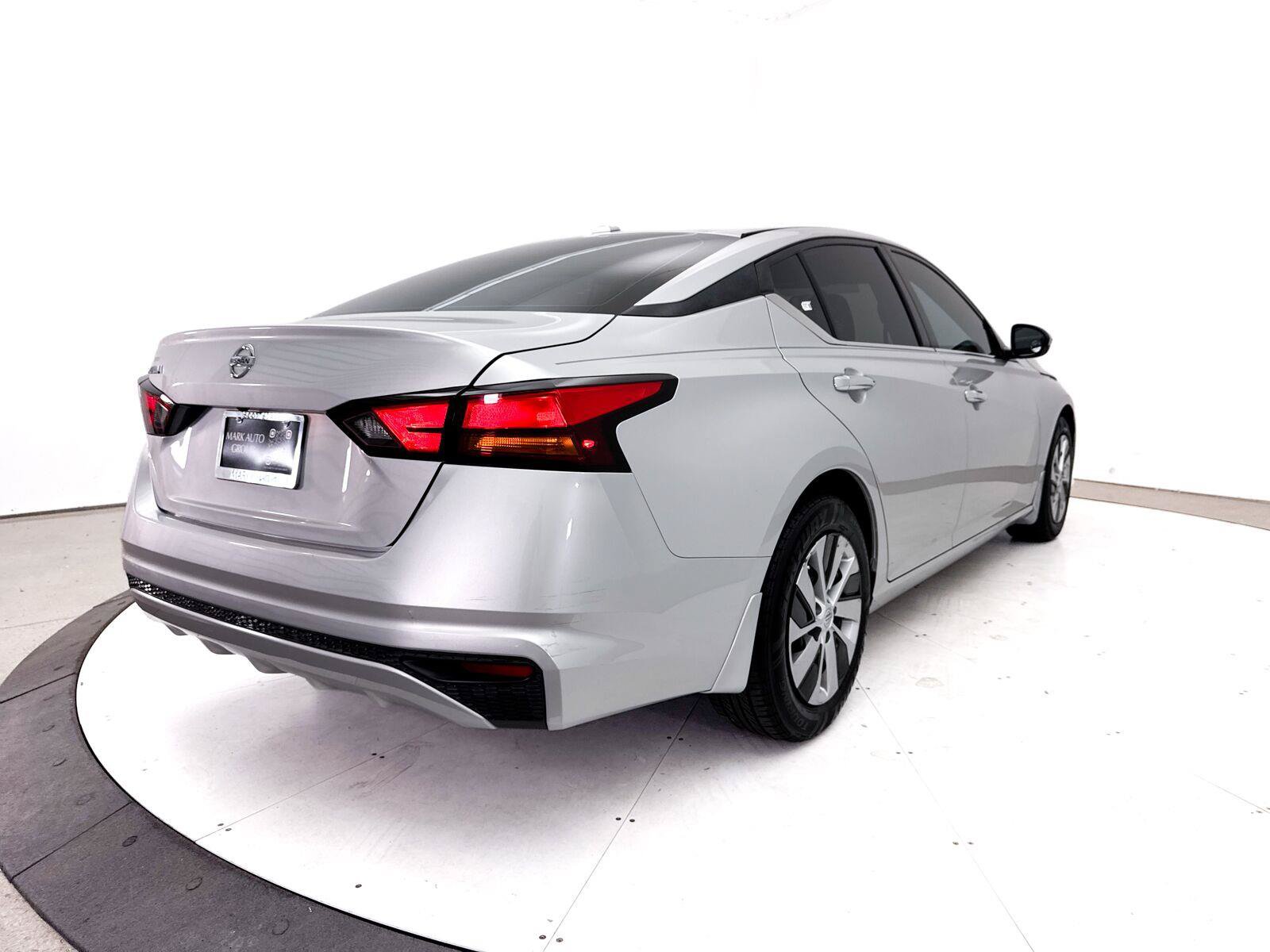 Used 2020 Nissan Altima 2.5 S FWD image 14