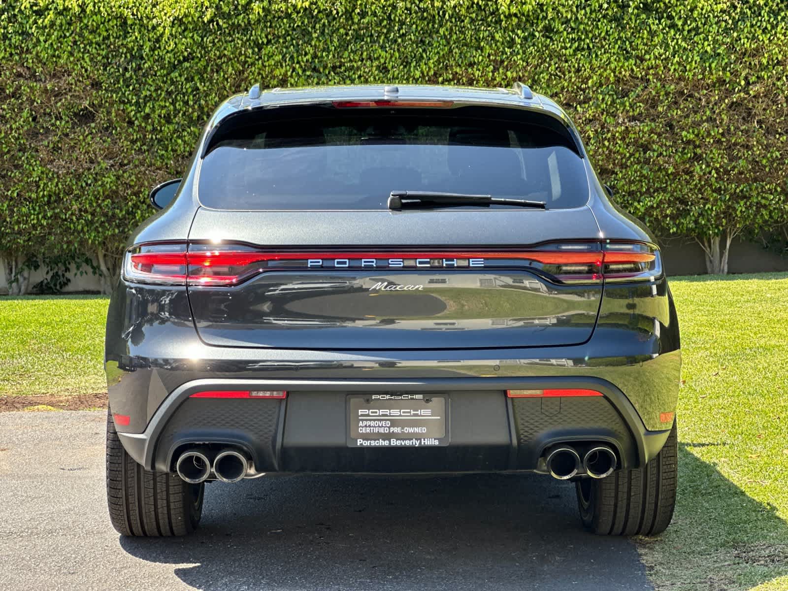 Certified 2025 Porsche Macan AWD/4WD image 7