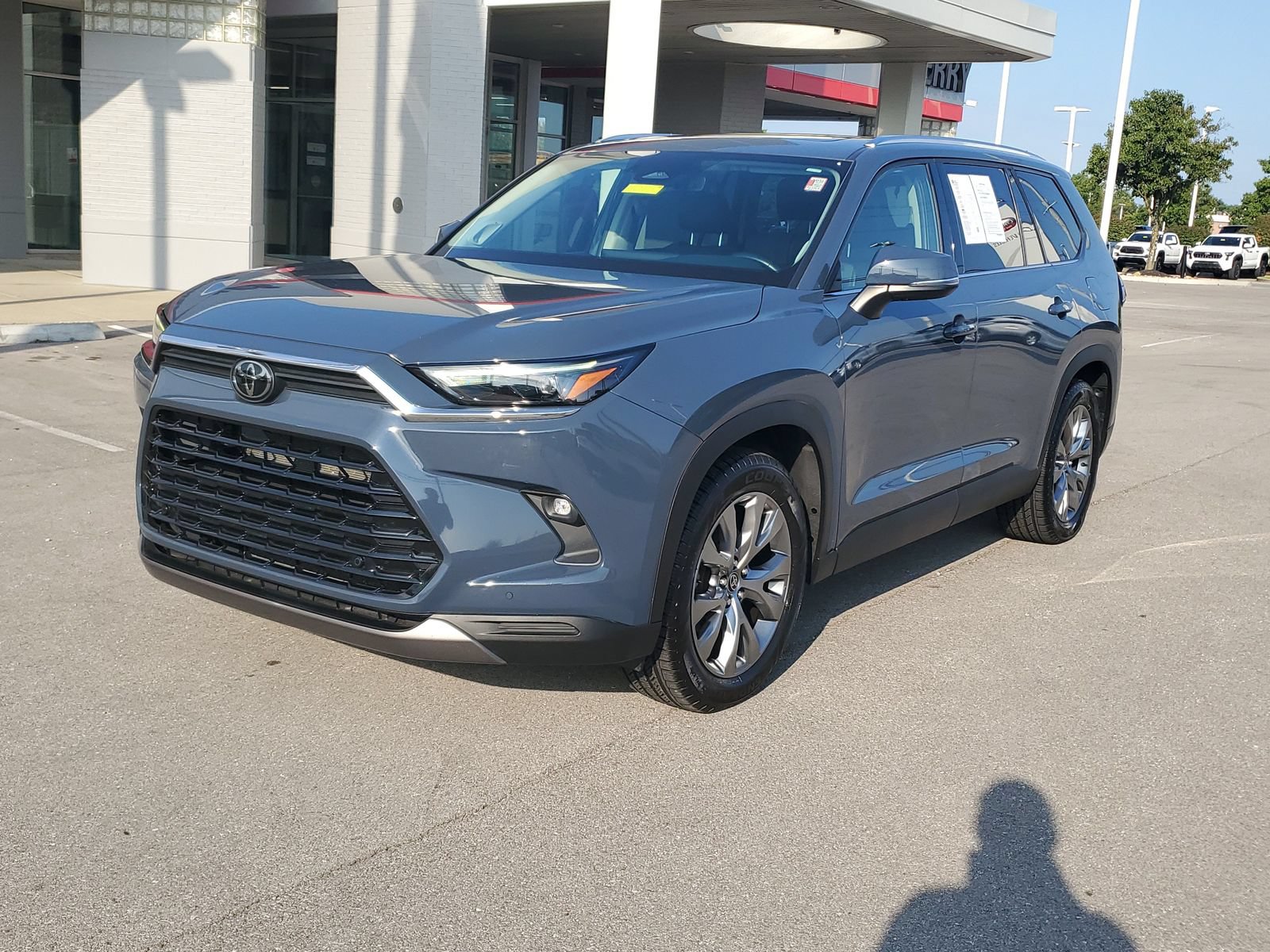 Used 2024 Toyota Grand Highlander AWD image 2