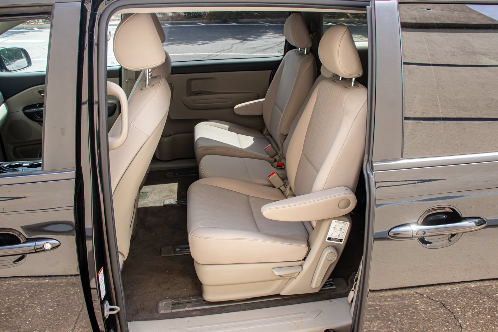 Used 2021 Kia Sedona LX FWD image 14