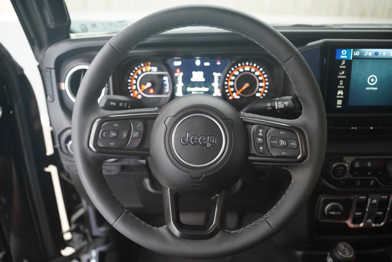 Used 2025 Jeep Gladiator Sport AWD/4WD image 13