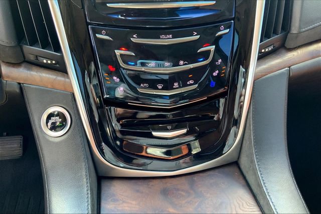Used 2019 Cadillac Escalade Premium Luxury AWD/4WD image 35