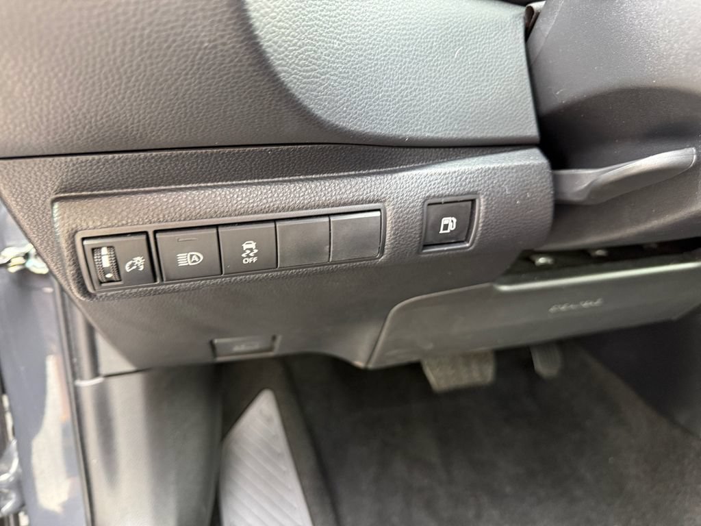 Certified 2025 Toyota Corolla SE FWD image 27