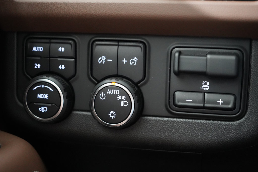 Used 2024 Chevrolet Suburban High Country AWD/4WD image 21