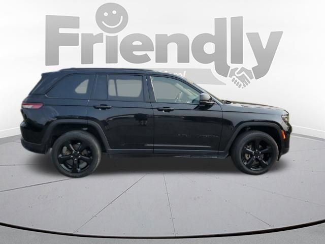 Used 2023 Jeep Grand Cherokee Altitude AWD/4WD image 6