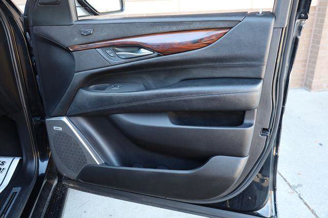 Used 2015 Cadillac Escalade Luxury AWD/4WD image 22