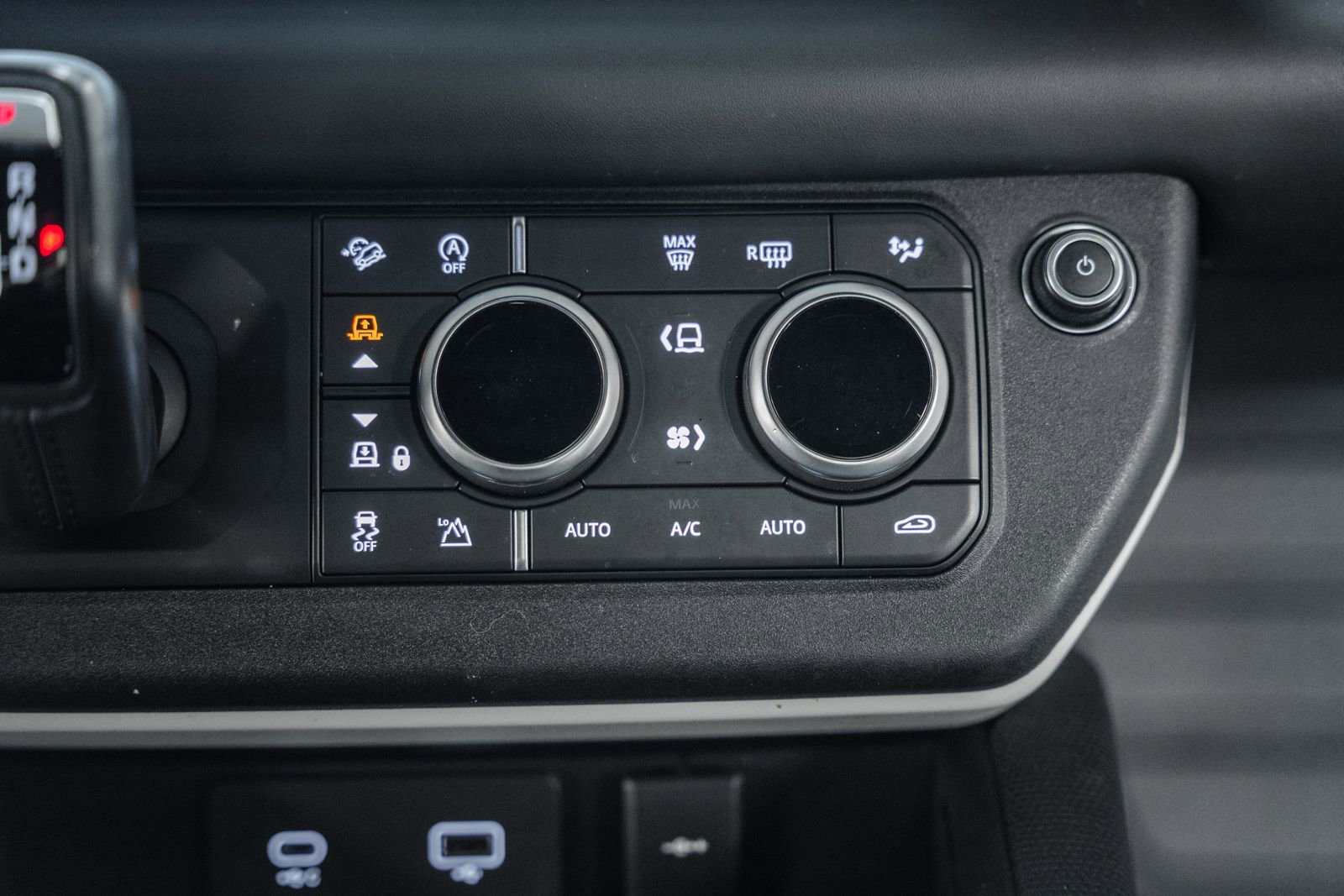 Used 2022 Land Rover Defender 110 X-Dynamic HSE AWD/4WD image 29