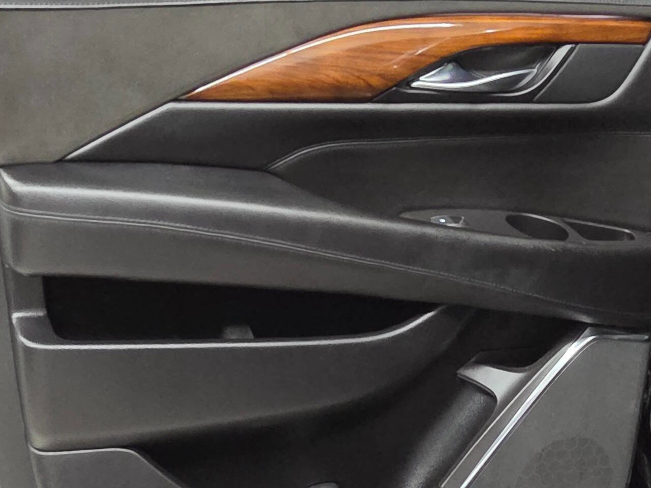 Used 2016 Cadillac Escalade ESV Luxury image 47