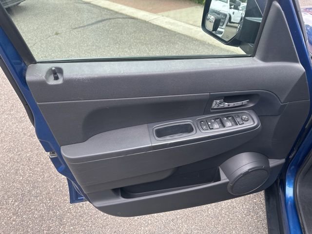 Used 2010 Jeep Liberty Sport w/ Popular Equipment Group AWD/4WD image 15