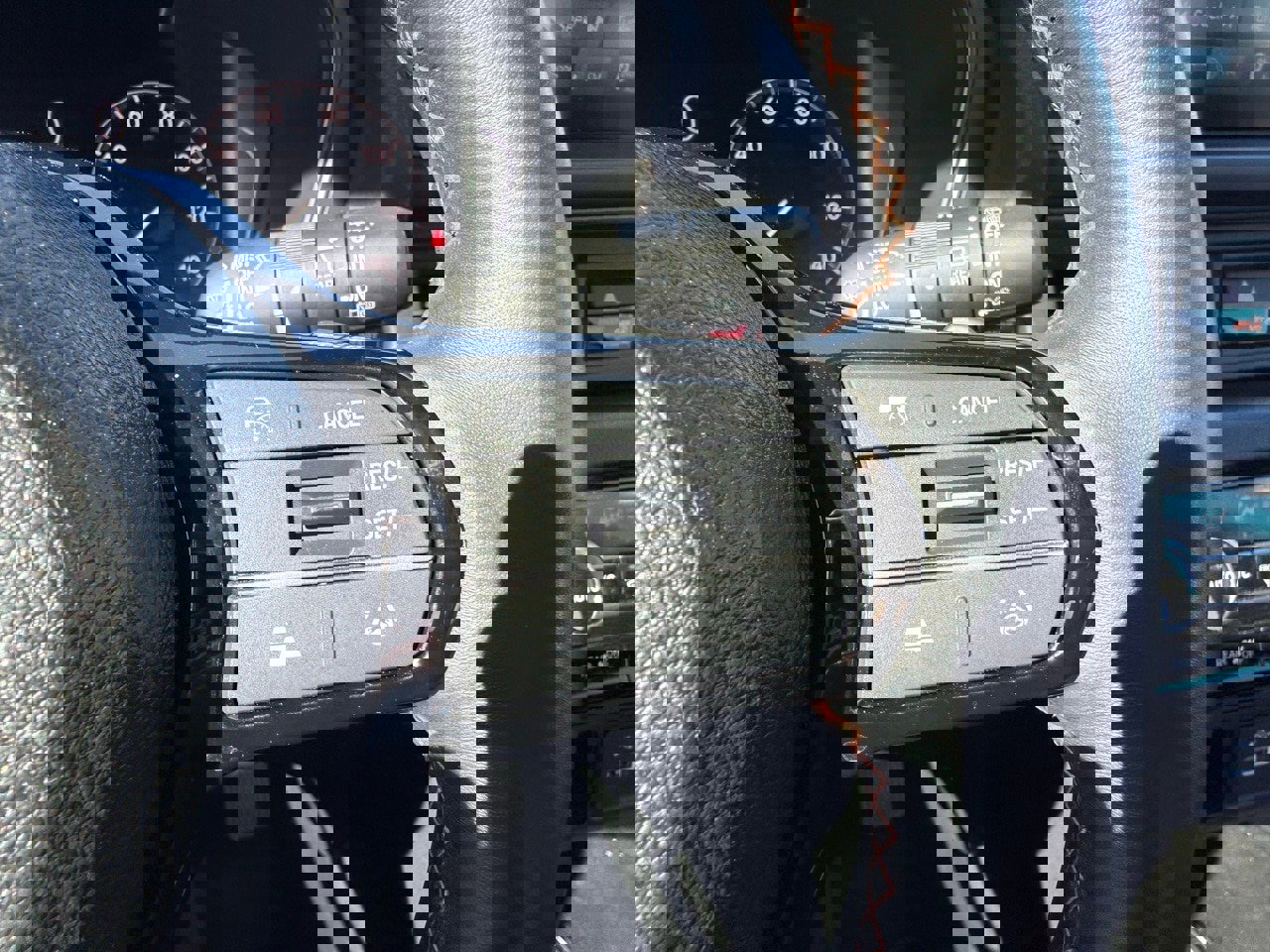 Used 2025 Honda Pilot TrailSport image 13