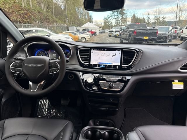New 2026 Chrysler Pacifica Select AWD/4WD image 11