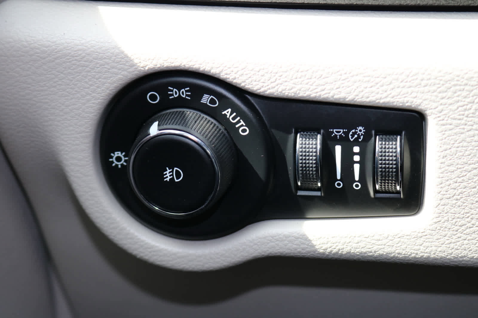Used 2017 Chrysler Pacifica Touring-L image 15