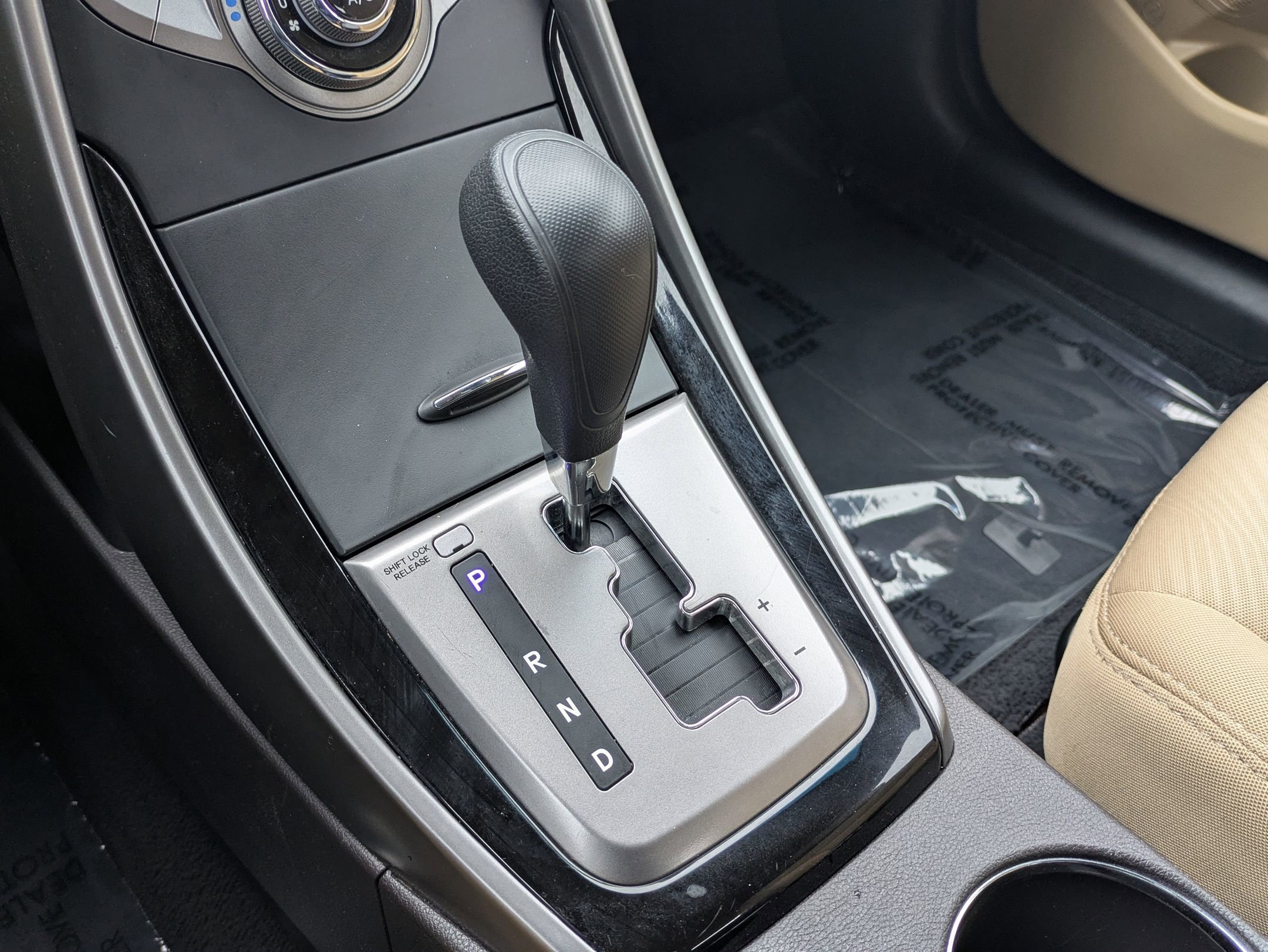 Used 2013 Hyundai Elantra GLS w/ Preferred Pkg image 14