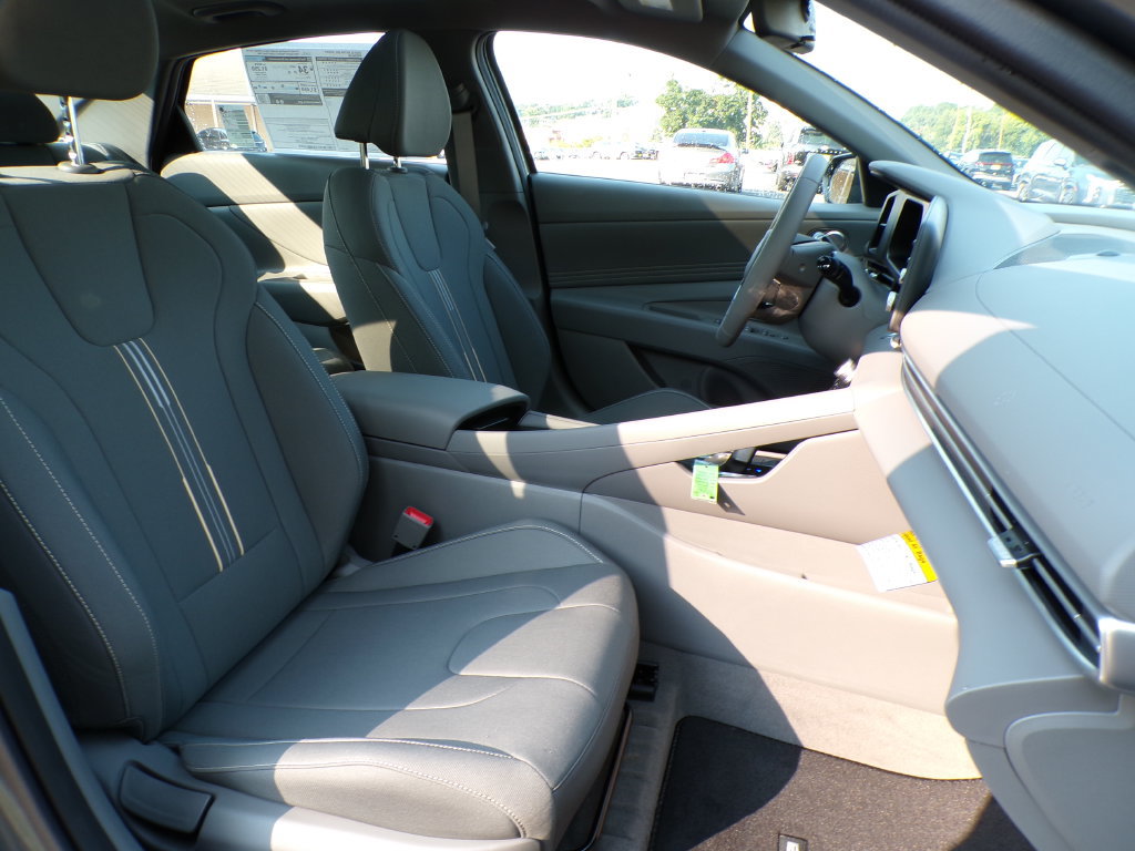 New 2026 Hyundai Elantra SEL Sport Premium FWD image 15