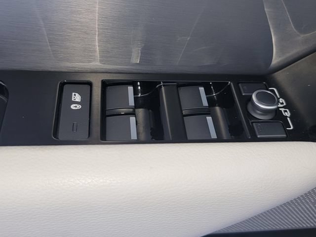 Used 2018 Land Rover Range Rover Velar R-Dynamic SE AWD/4WD image 29