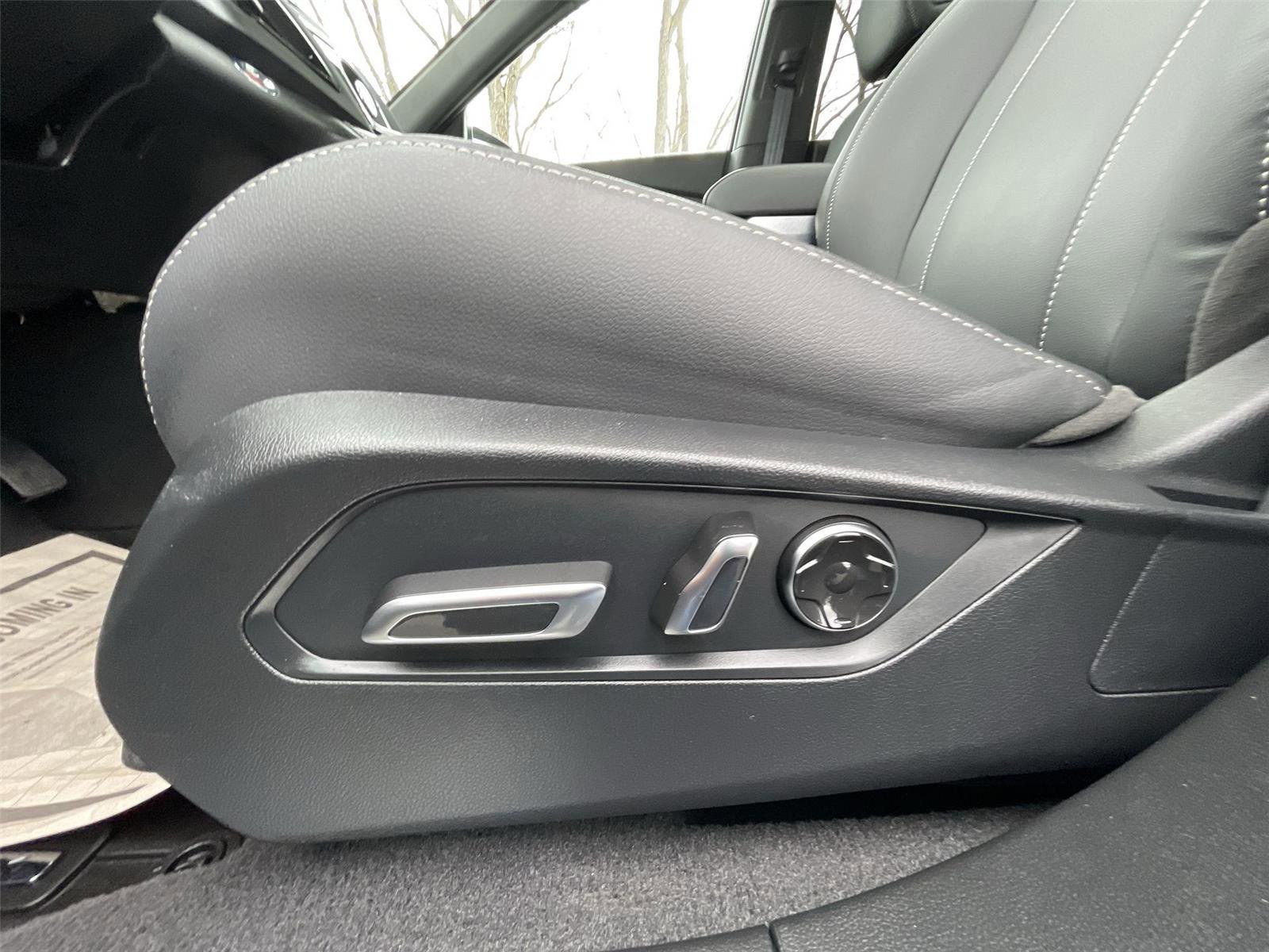 Used 2025 Acura RDX SH-AWD image 13