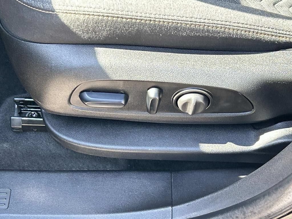 Used 2024 Chevrolet Equinox LT FWD image 17
