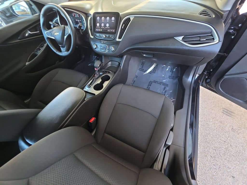 Used 2025 Chevrolet Malibu RS FWD image 30