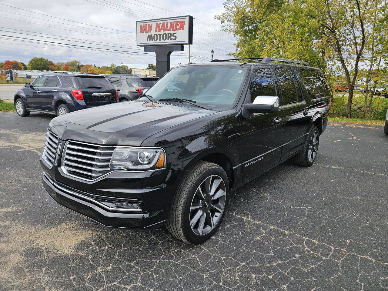 Used 2017 Lincoln Navigator L Reserve image 2