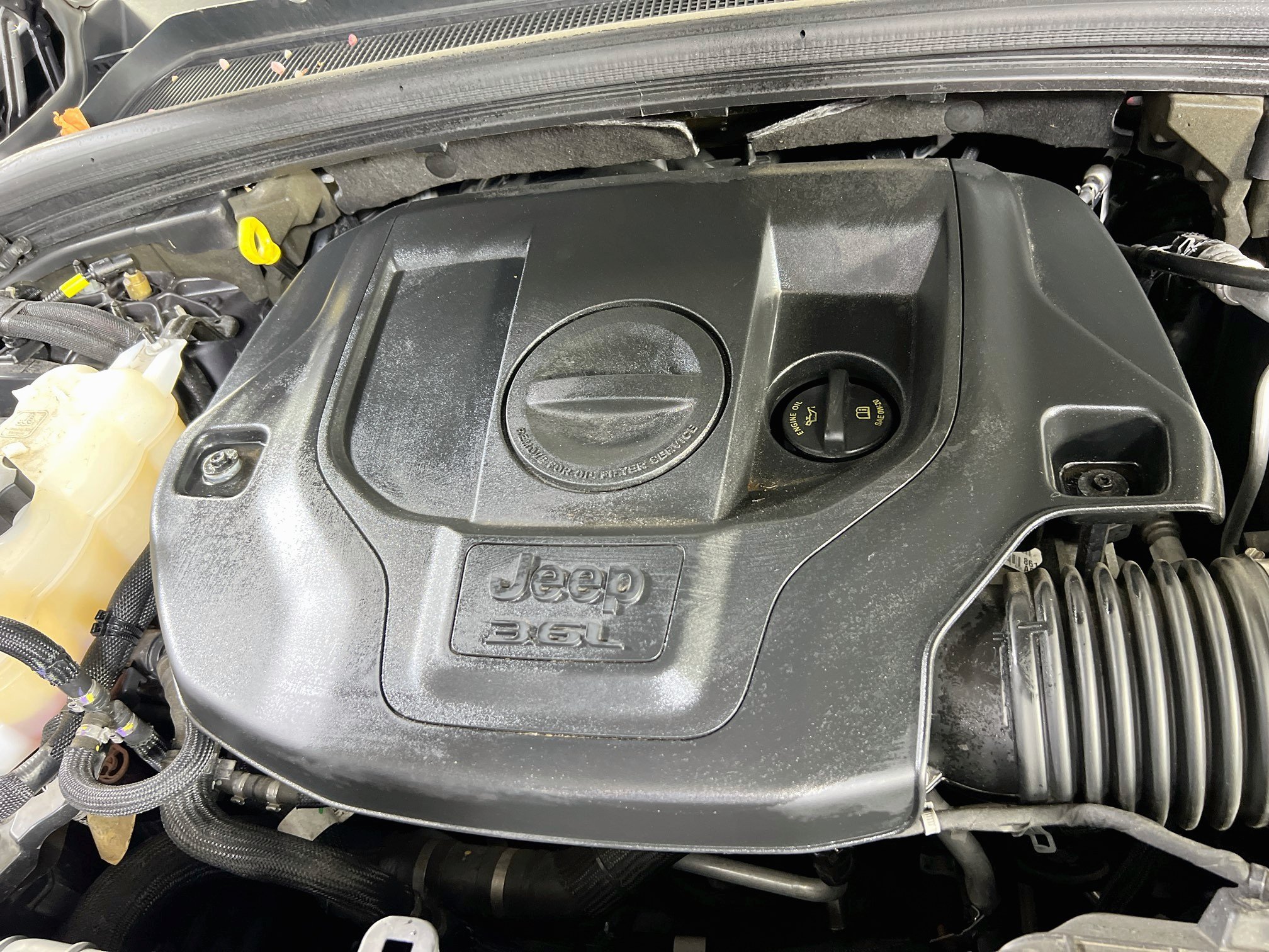 Used 2022 Jeep Grand Cherokee Overland AWD/4WD image 32