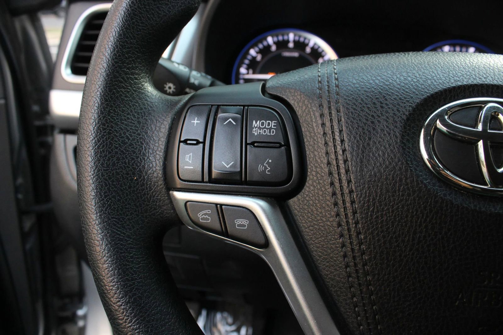 Used 2016 Toyota Highlander LE AWD/4WD image 29