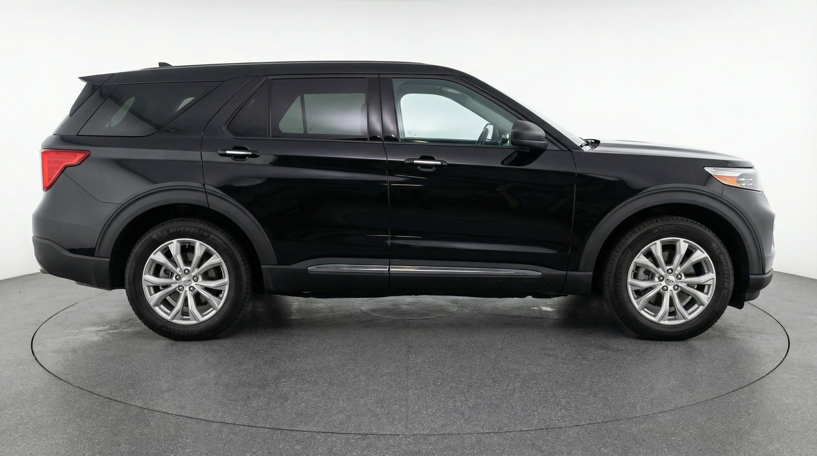 Used 2024 Ford Explorer Limited image 11
