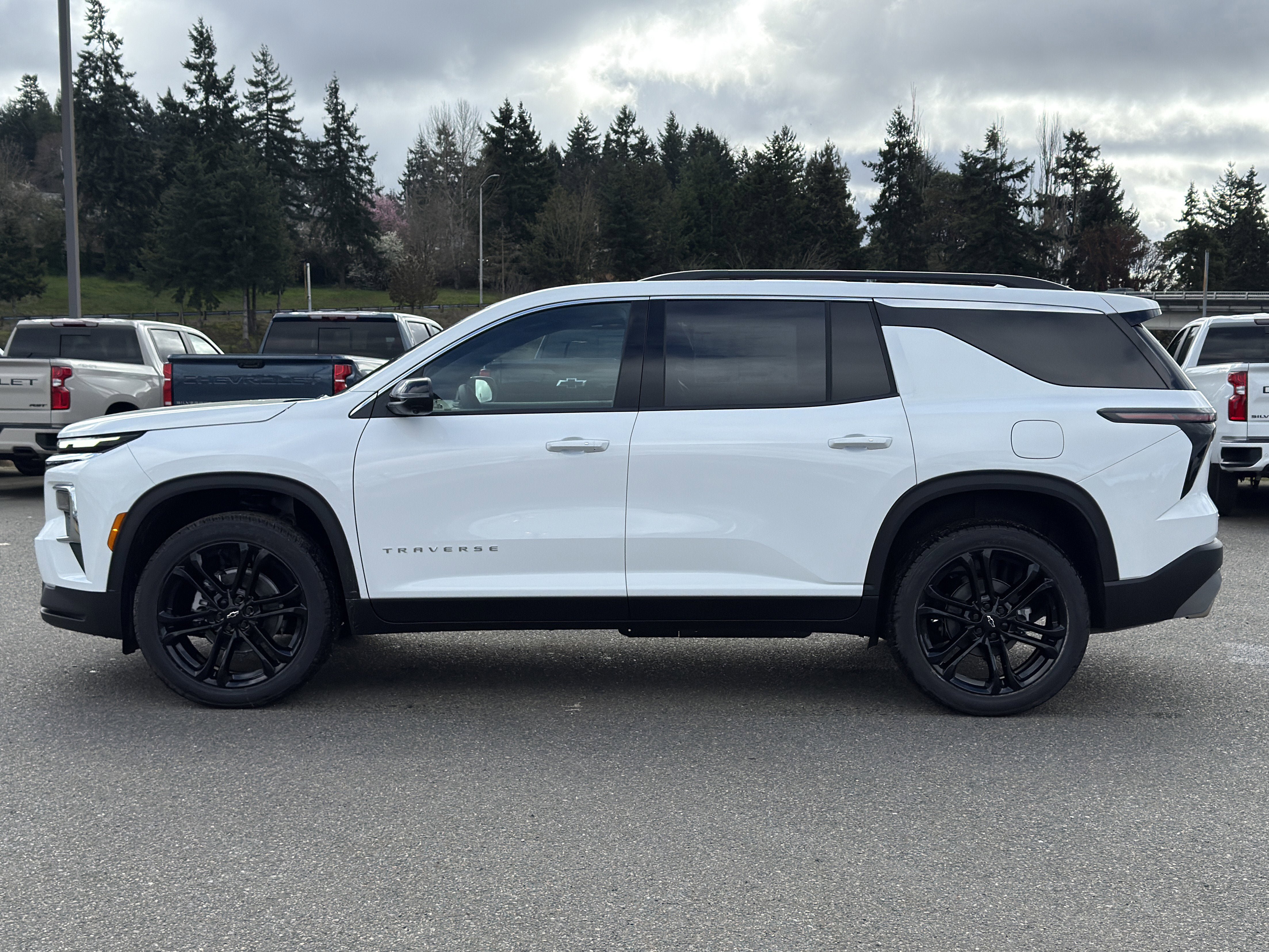 New 2026 Chevrolet Traverse LT w/ Driver Confidence Package AWD/4WD image 2