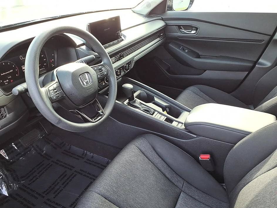 Used 2025 Honda Accord SE image 12