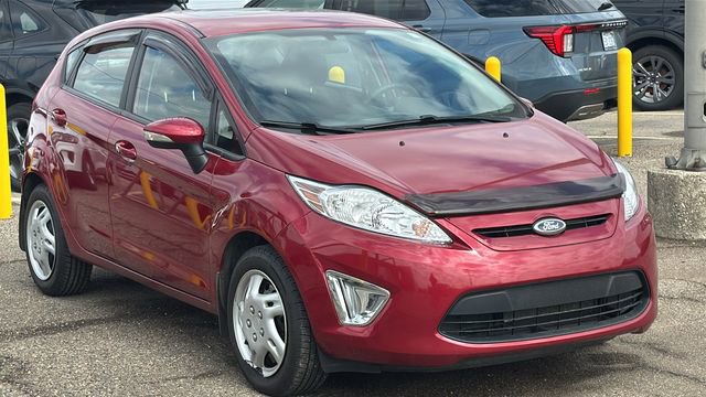 Used 2013 Ford Fiesta SE w/ Moon & Mood Pkg image 2