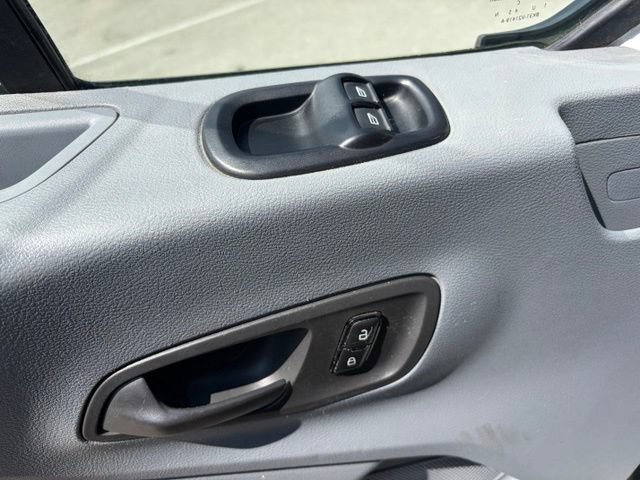 Used 2018 Ford Transit 250 138 RWD image 9