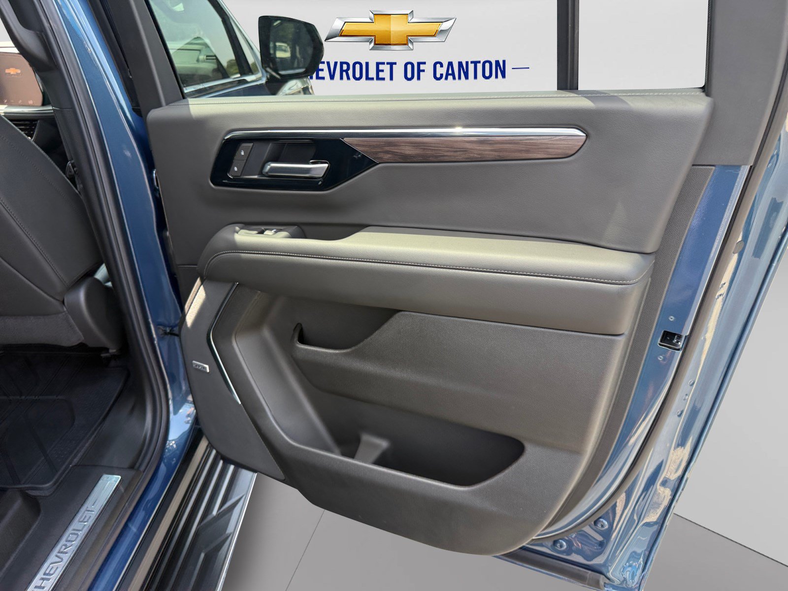 New 2026 Chevrolet Suburban LT w/ Advanced Technology Package RWD image 16
