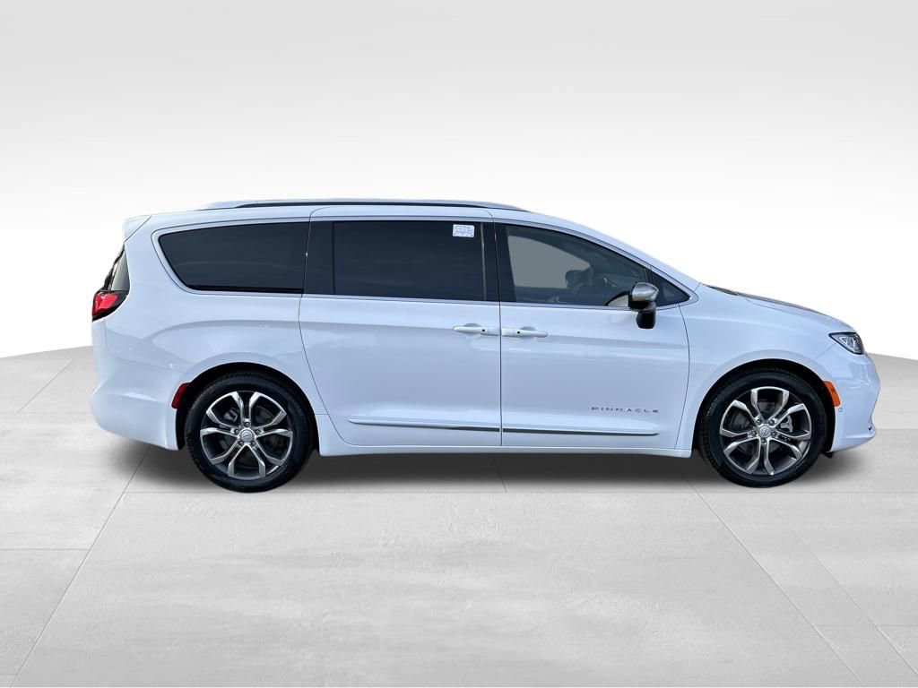 Used 2026 Chrysler Pacifica Pinnacle FWD image 8