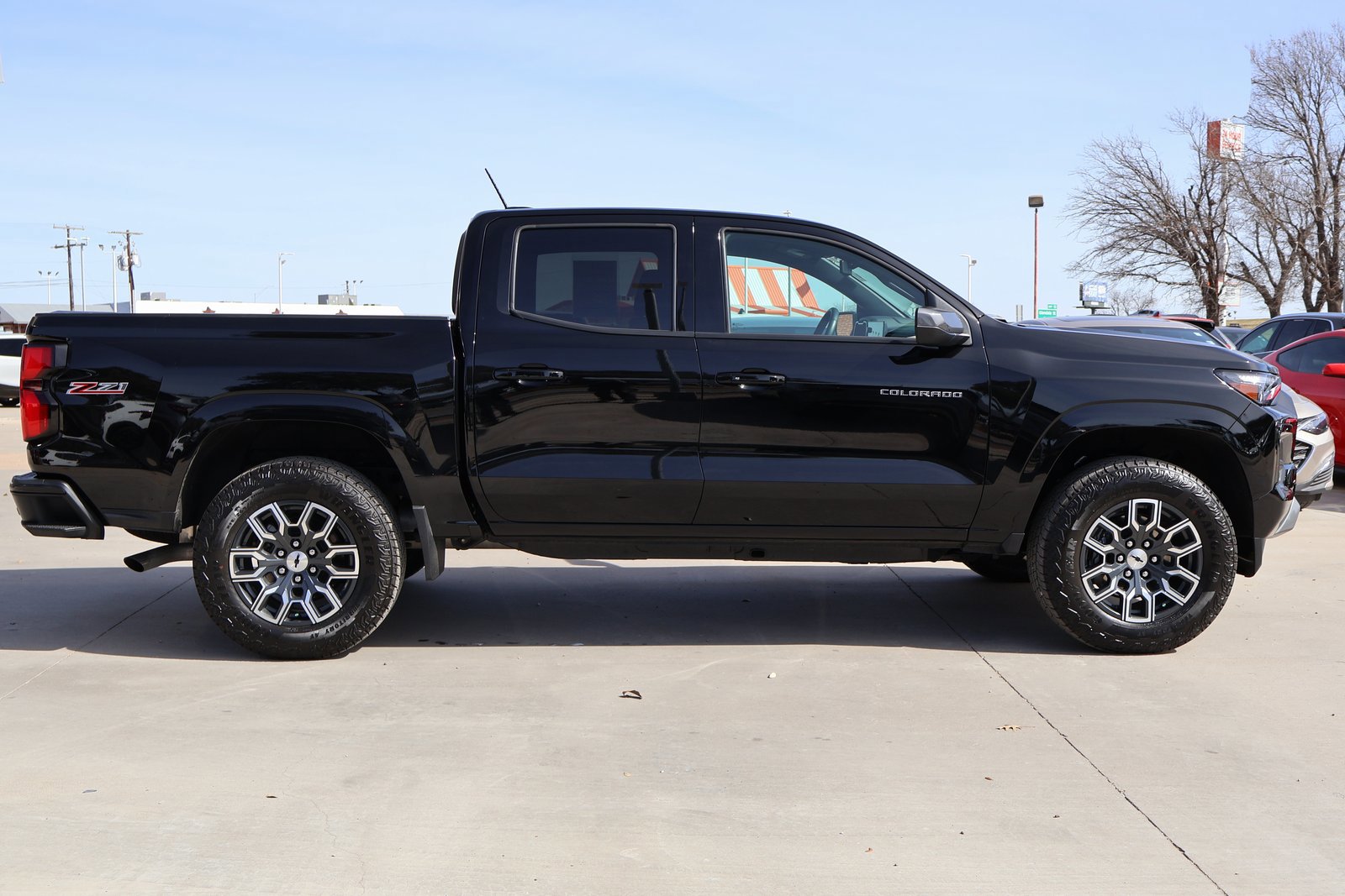 Used 2025 Chevrolet Colorado Z71 AWD/4WD image 6