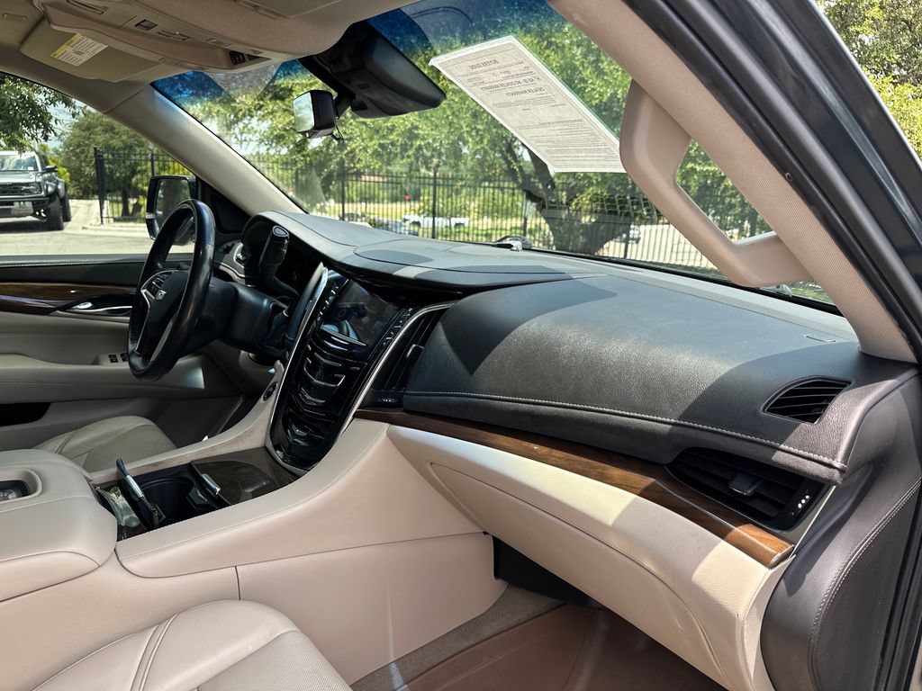 Used 2020 Cadillac Escalade ESV Luxury RWD image 40