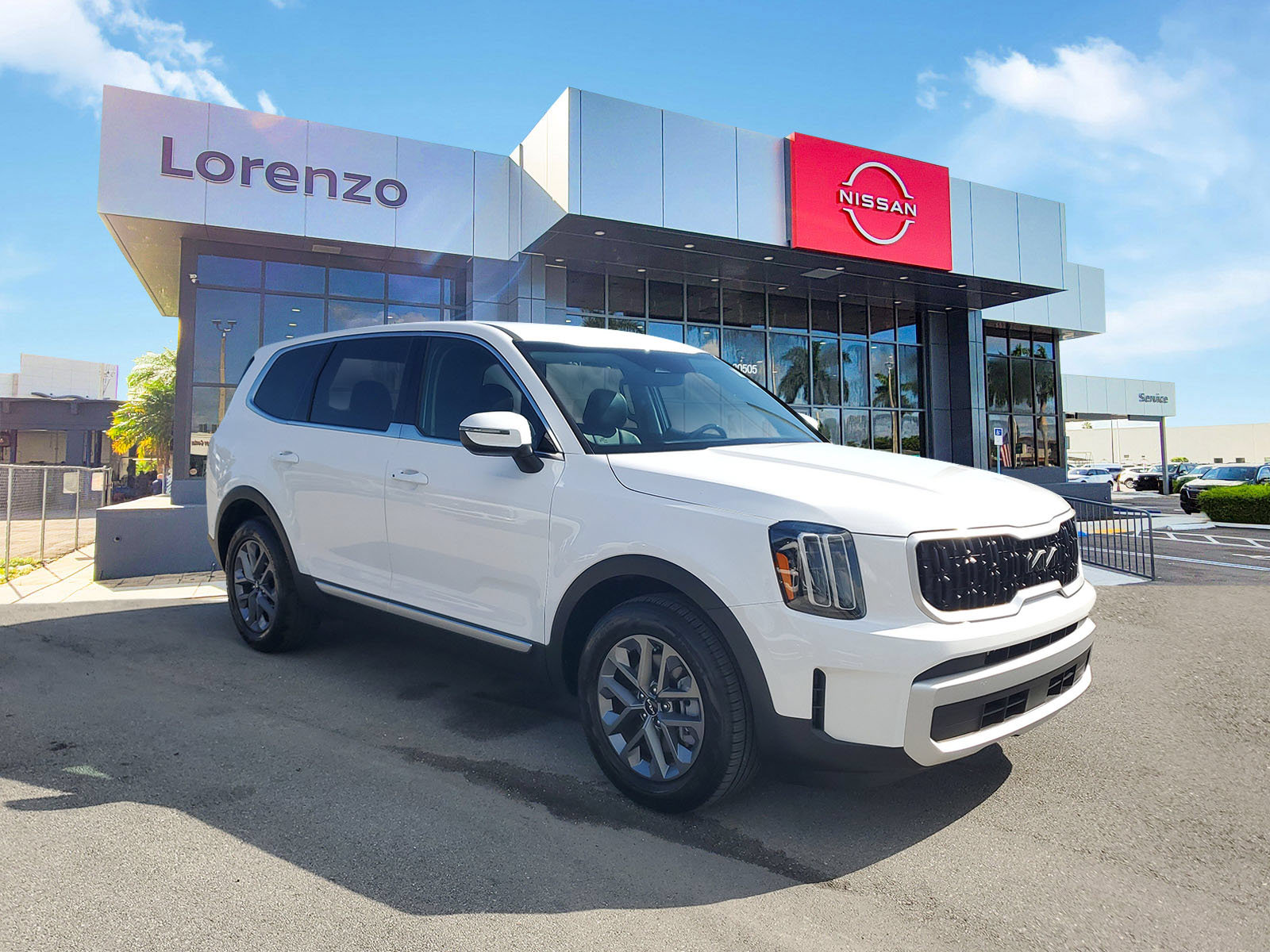 Used 2024 Kia Telluride LX FWD image 3