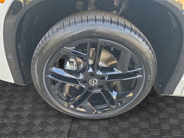 New 2026 Volkswagen Tiguan SE R-Line image 9