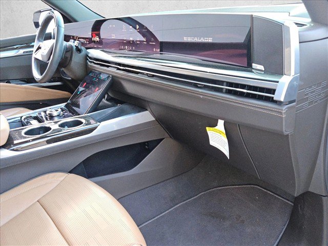 Used 2025 Cadillac Escalade Premium Luxury AWD/4WD image 23