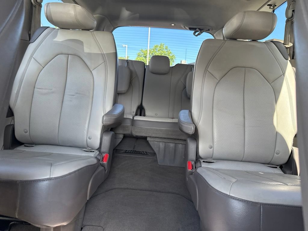 Used 2017 Chrysler Pacifica Touring-L Plus w/ Advanced Safetytec Group FWD image 25
