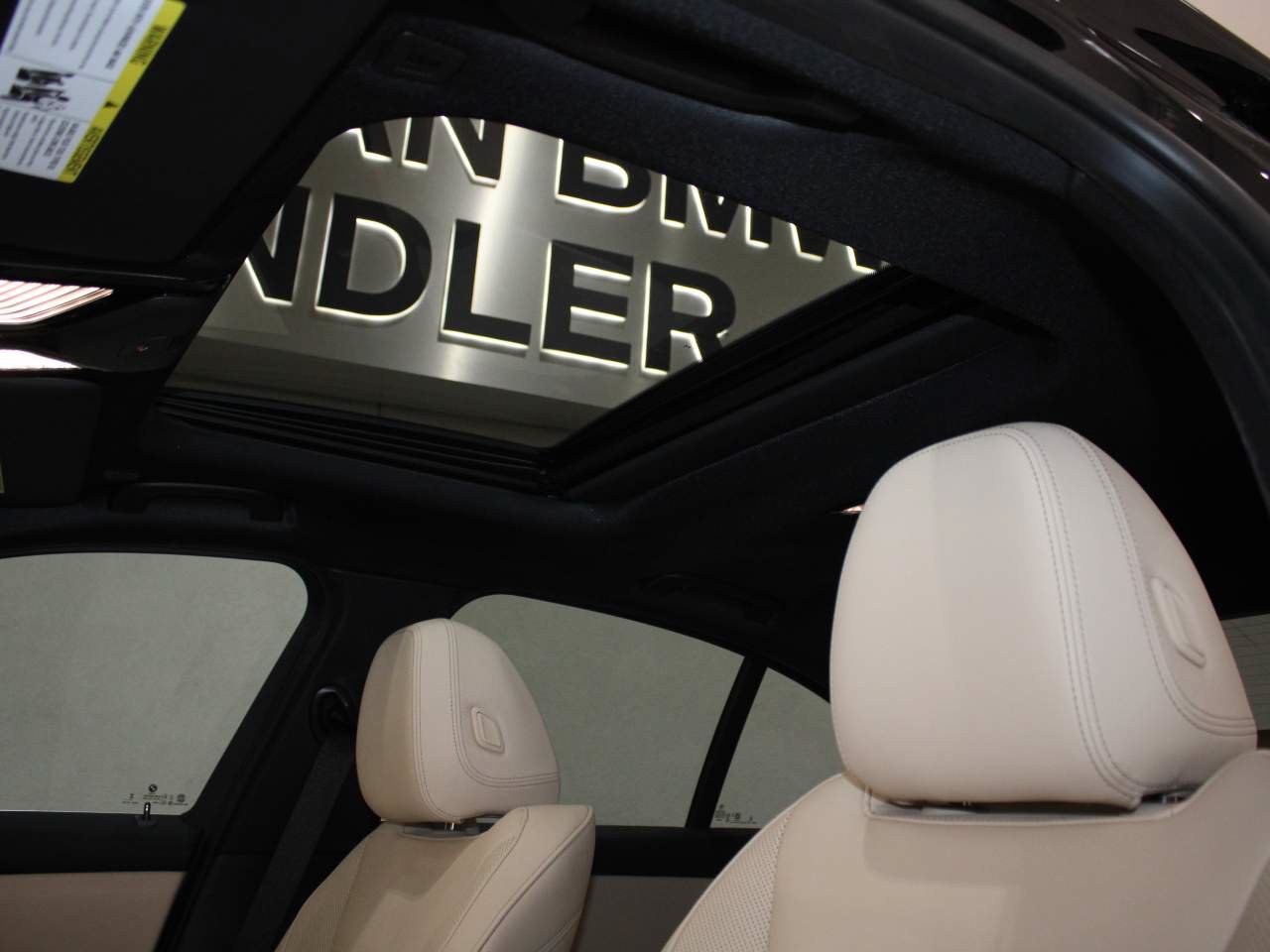 Used 2026 BMW 330i Sedan w/ Convenience Package RWD image 15