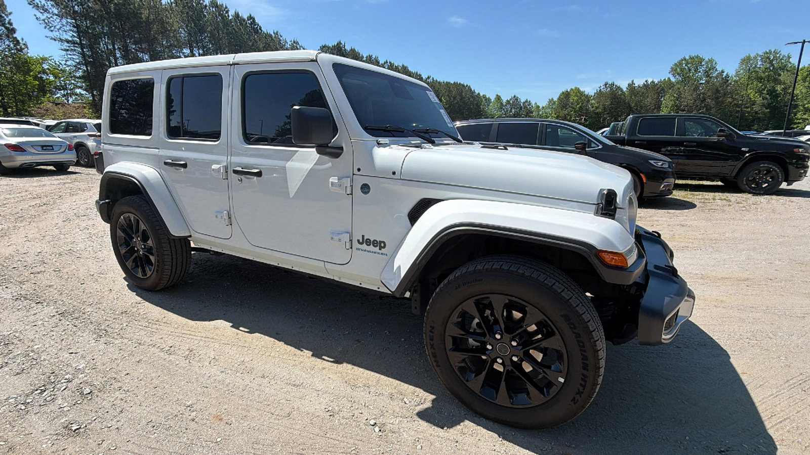 Used 2025 Jeep Wrangler Unlimited Sahara w/ Safety Group AWD/4WD image 5