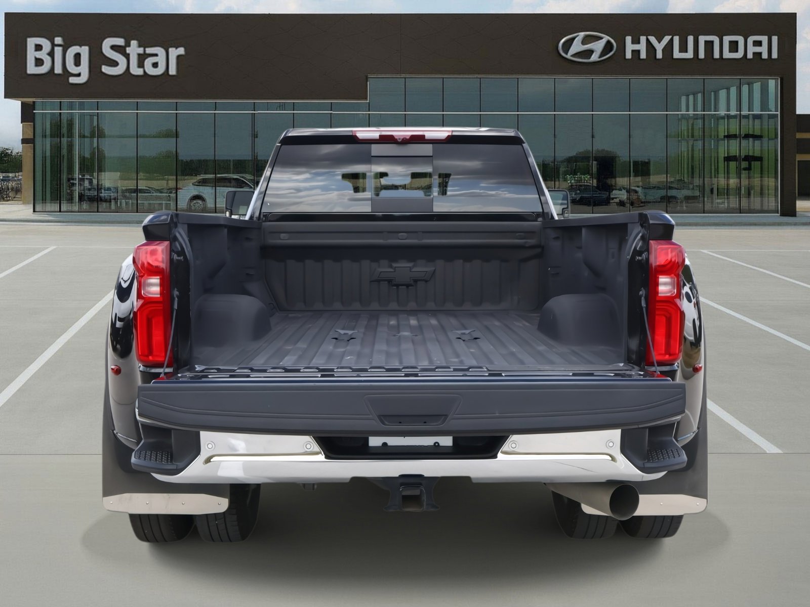 Used 2025 Chevrolet Silverado 3500 LTZ w/ LTZ Texas Edition image 5