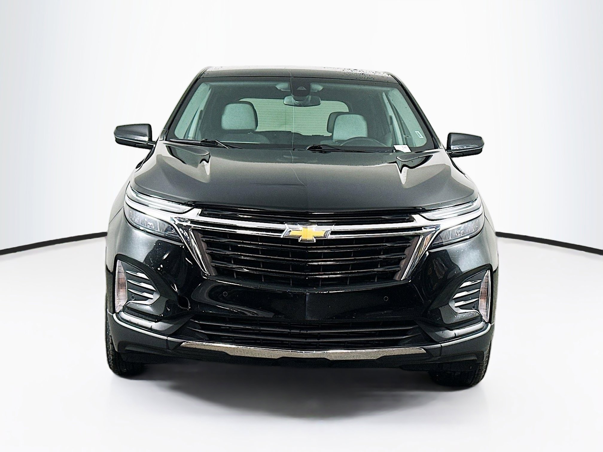 Used 2024 Chevrolet Equinox LT image 2